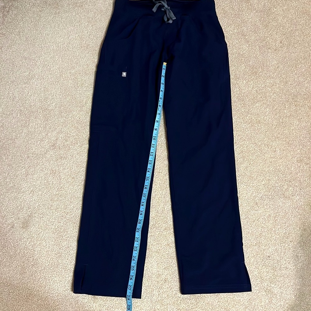 Figs Navy Scrub Set - Picture 10 of 13